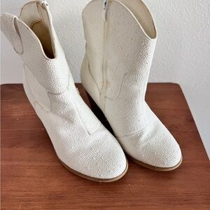 Torrid White Pearl Textured Ankle Boots